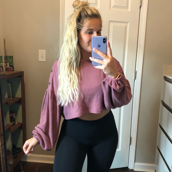 Urban Outfitters Tops - ✨Urban Outfitters Sweater M✨